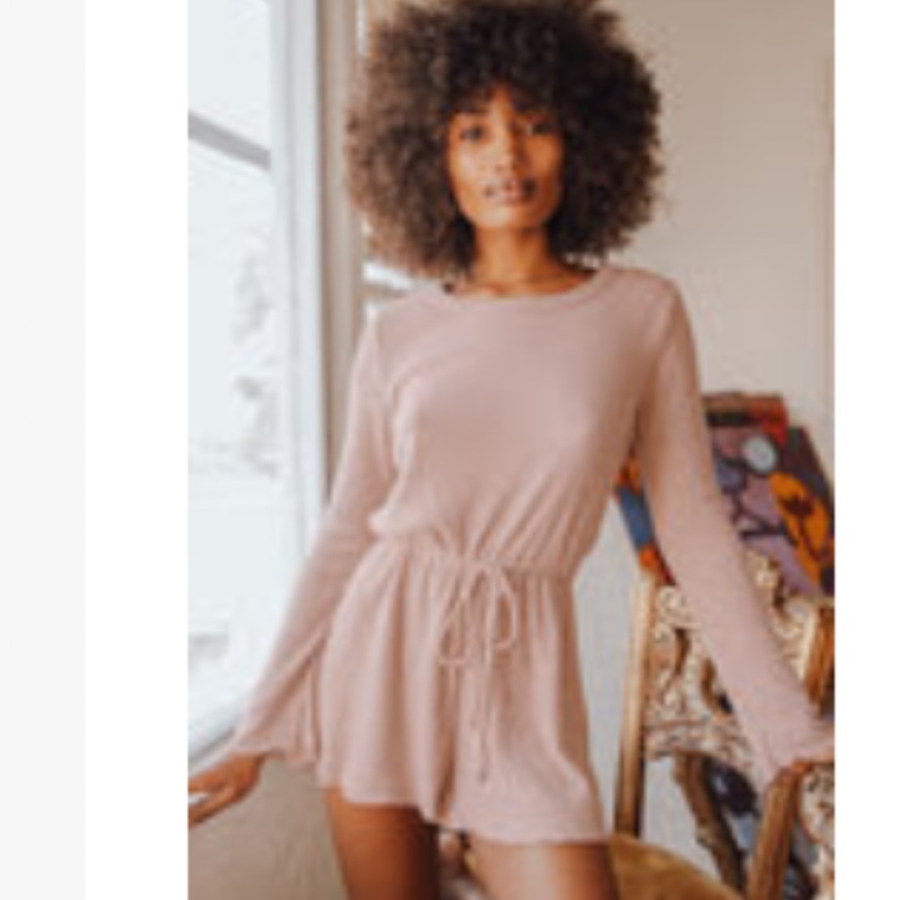 Lulus beige ribbed lettuce edge romper size M NWT